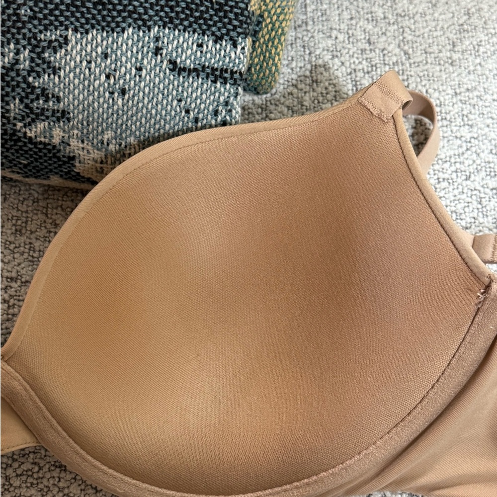 SKIMS Classic Tan Bra - Picture 4 of 6